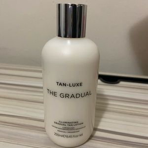 Tan- Luxe The Gradual, illuminating tan lotion.